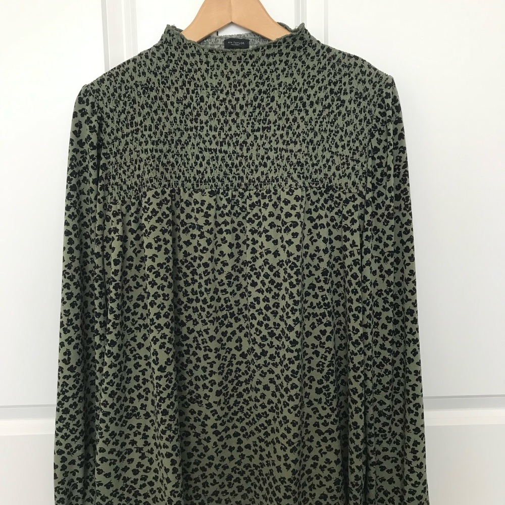Ann Taylor Long Sleeved Stretchy Blouse Top - Size Large
